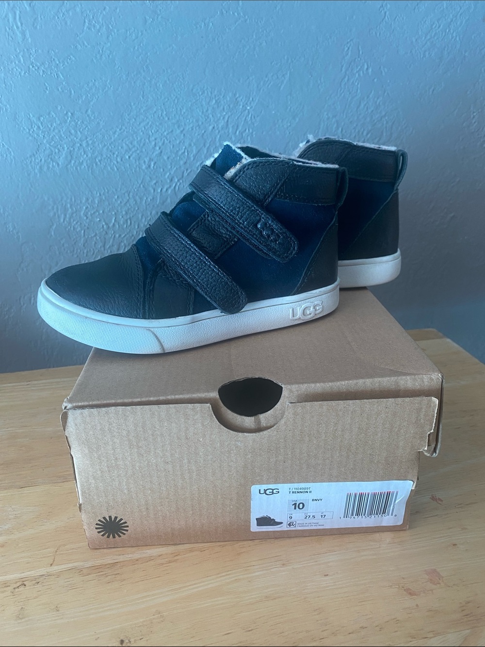 Ugg Renon Shearling Sneaker Boots Size 10